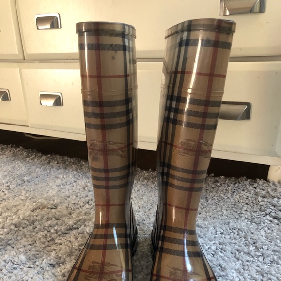 Camel & MultiColor Burberry RainBoots - Picture 2 of 3